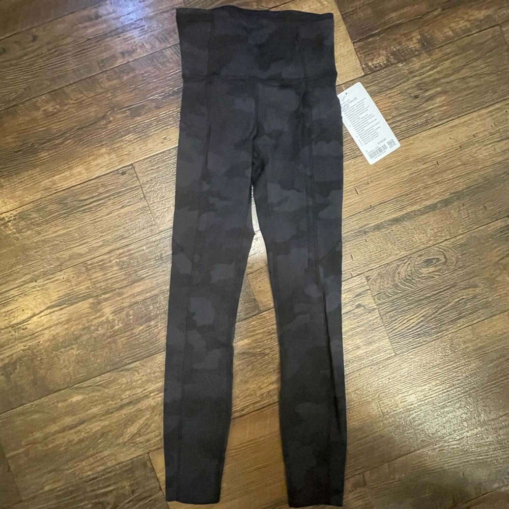 NWT Lulu Fast and Free HR Tight 25” CAMO